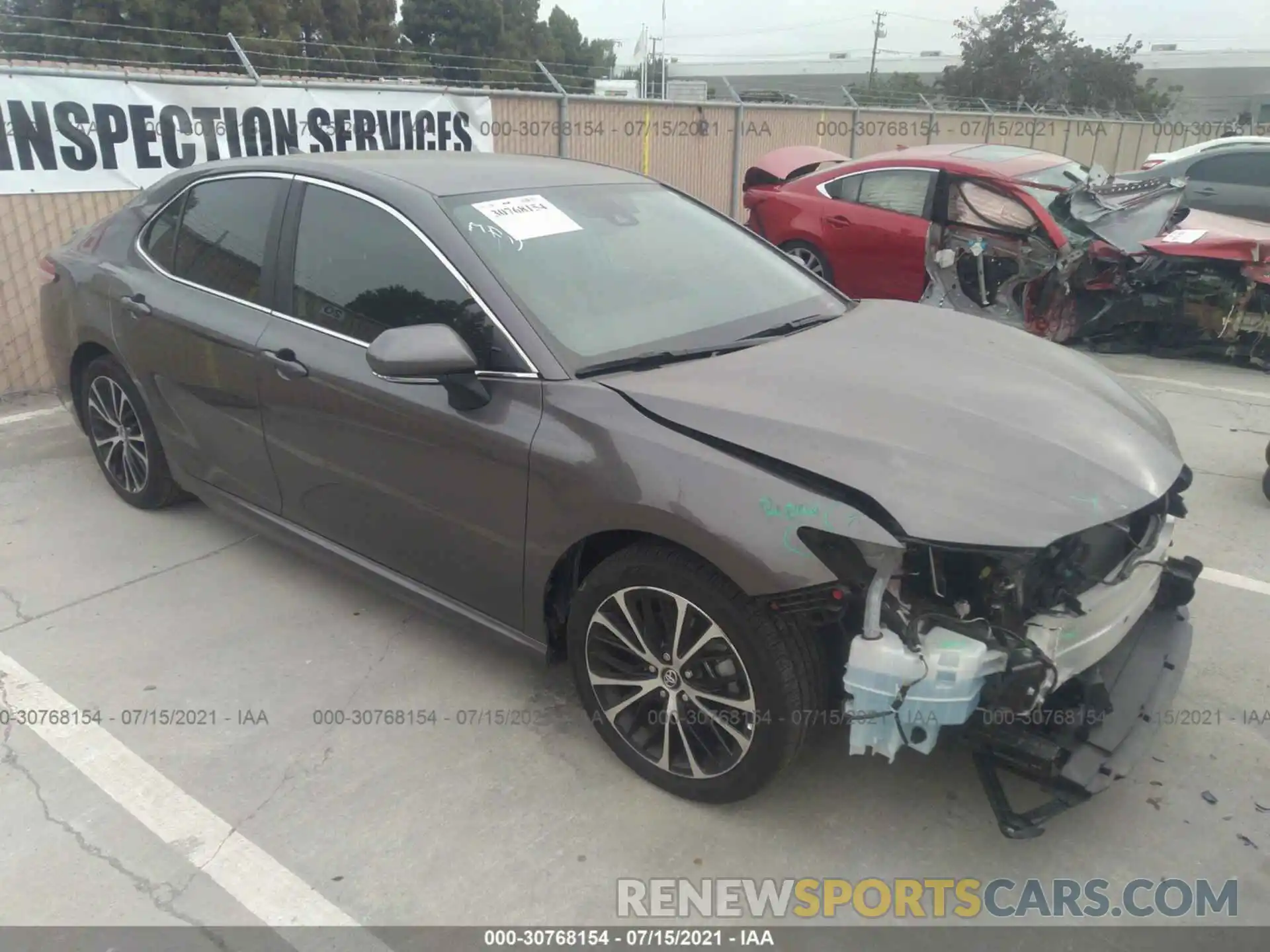 1 Photograph of a damaged car 4T1M11AK5LU939920 TOYOTA CAMRY 2020