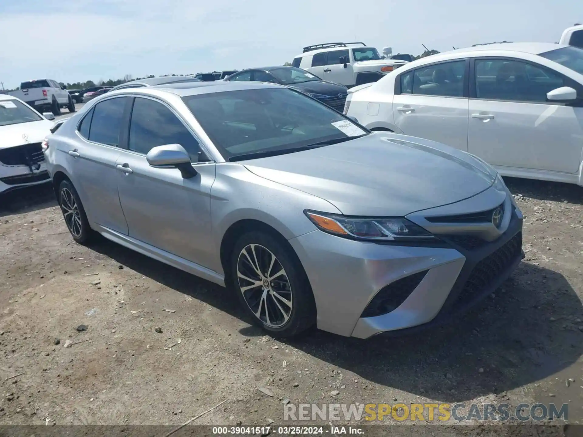 1 Photograph of a damaged car 4T1M11AK5LU948097 TOYOTA CAMRY 2020