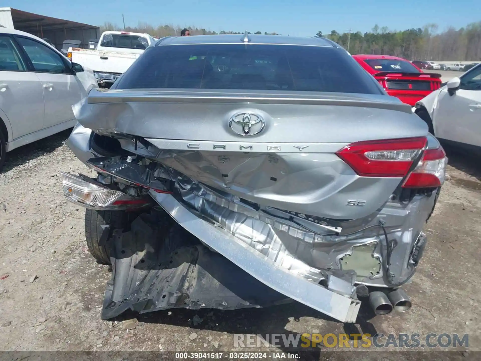 16 Photograph of a damaged car 4T1M11AK5LU948097 TOYOTA CAMRY 2020