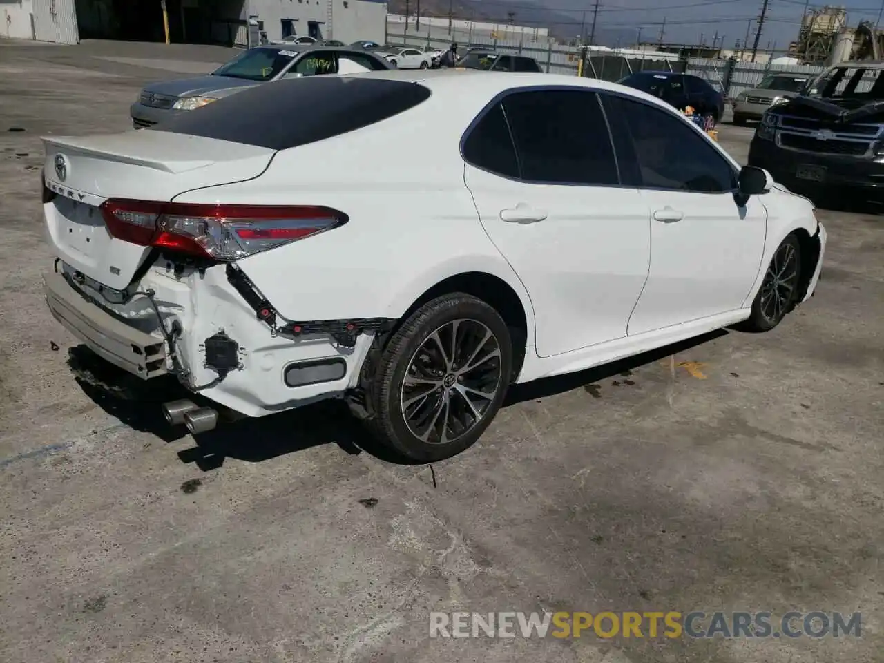 4 Photograph of a damaged car 4T1M11AK5LU950786 TOYOTA CAMRY 2020