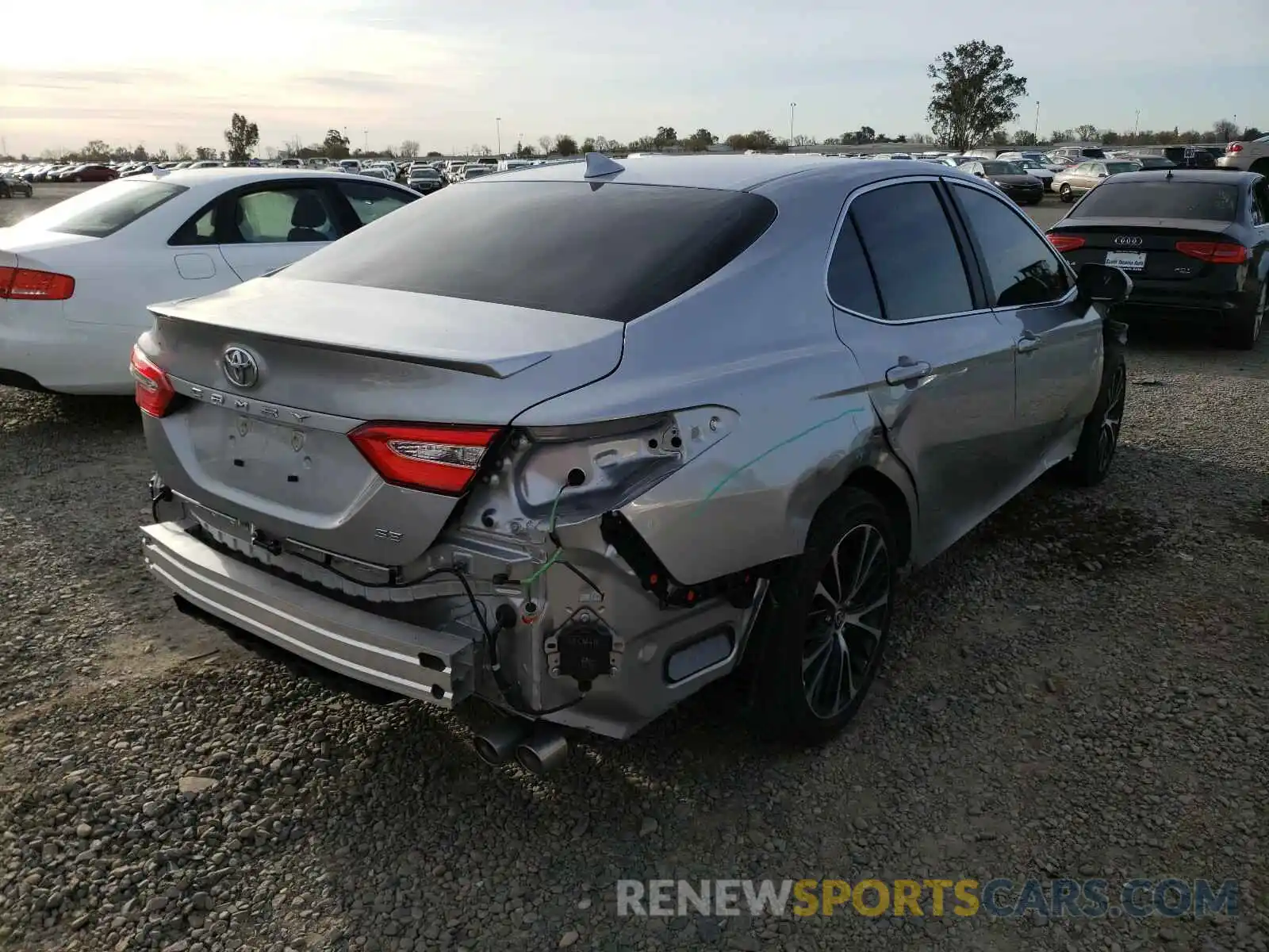 4 Photograph of a damaged car 4T1M11AK5LU968172 TOYOTA CAMRY 2020