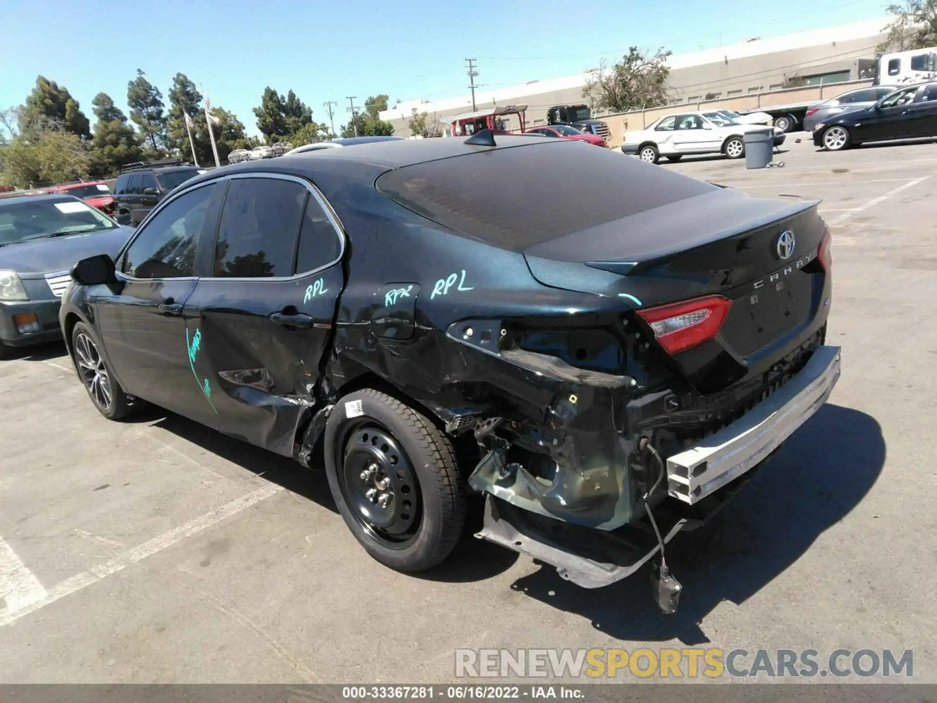 3 Photograph of a damaged car 4T1M11AK5LU975784 TOYOTA CAMRY 2020