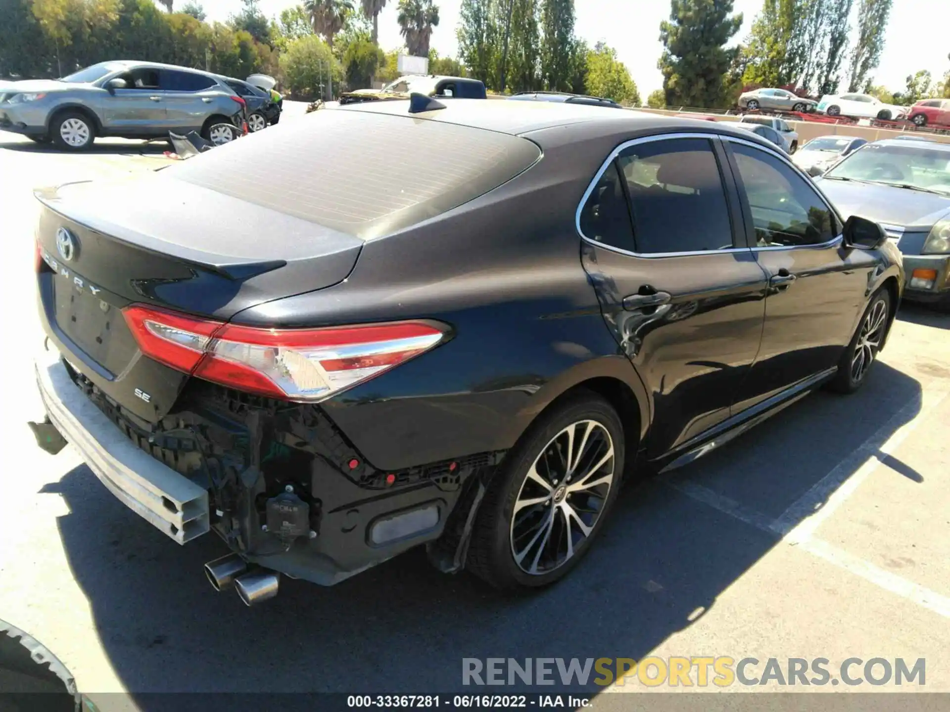 4 Photograph of a damaged car 4T1M11AK5LU975784 TOYOTA CAMRY 2020