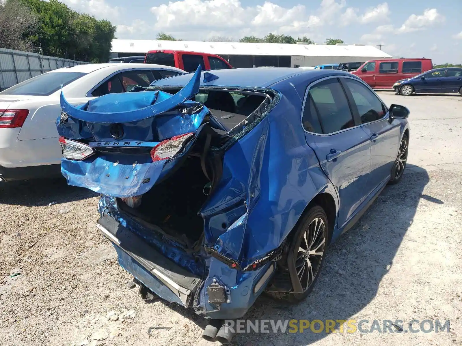 4 Photograph of a damaged car 4T1M11AK6LU302938 TOYOTA CAMRY 2020