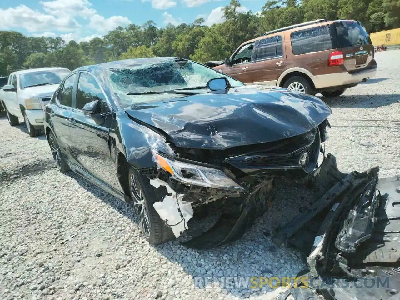 1 Photograph of a damaged car 4T1M11AK6LU325684 TOYOTA CAMRY 2020