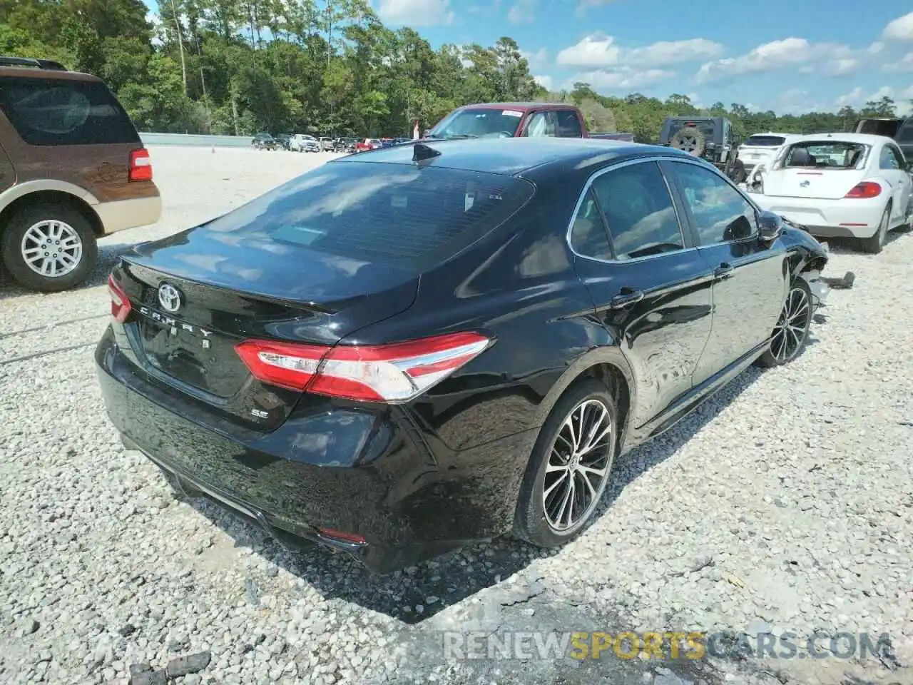 4 Photograph of a damaged car 4T1M11AK6LU325684 TOYOTA CAMRY 2020