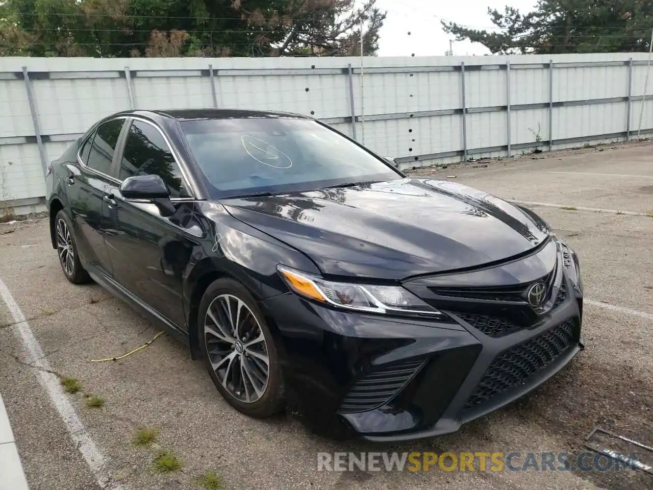 1 Photograph of a damaged car 4T1M11AK6LU344039 TOYOTA CAMRY 2020