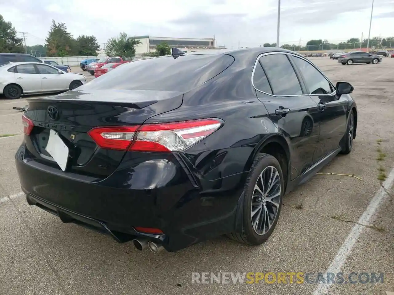 4 Photograph of a damaged car 4T1M11AK6LU344039 TOYOTA CAMRY 2020