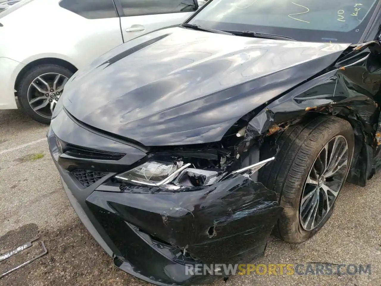 9 Photograph of a damaged car 4T1M11AK6LU344039 TOYOTA CAMRY 2020