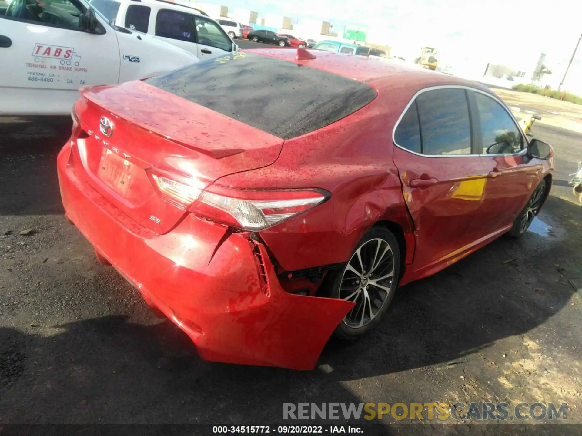 4 Photograph of a damaged car 4T1M11AK6LU391183 TOYOTA CAMRY 2020