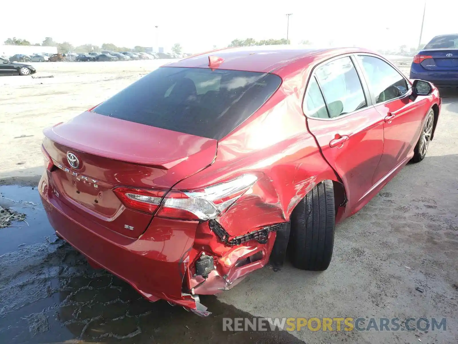 4 Photograph of a damaged car 4T1M11AK6LU394763 TOYOTA CAMRY 2020