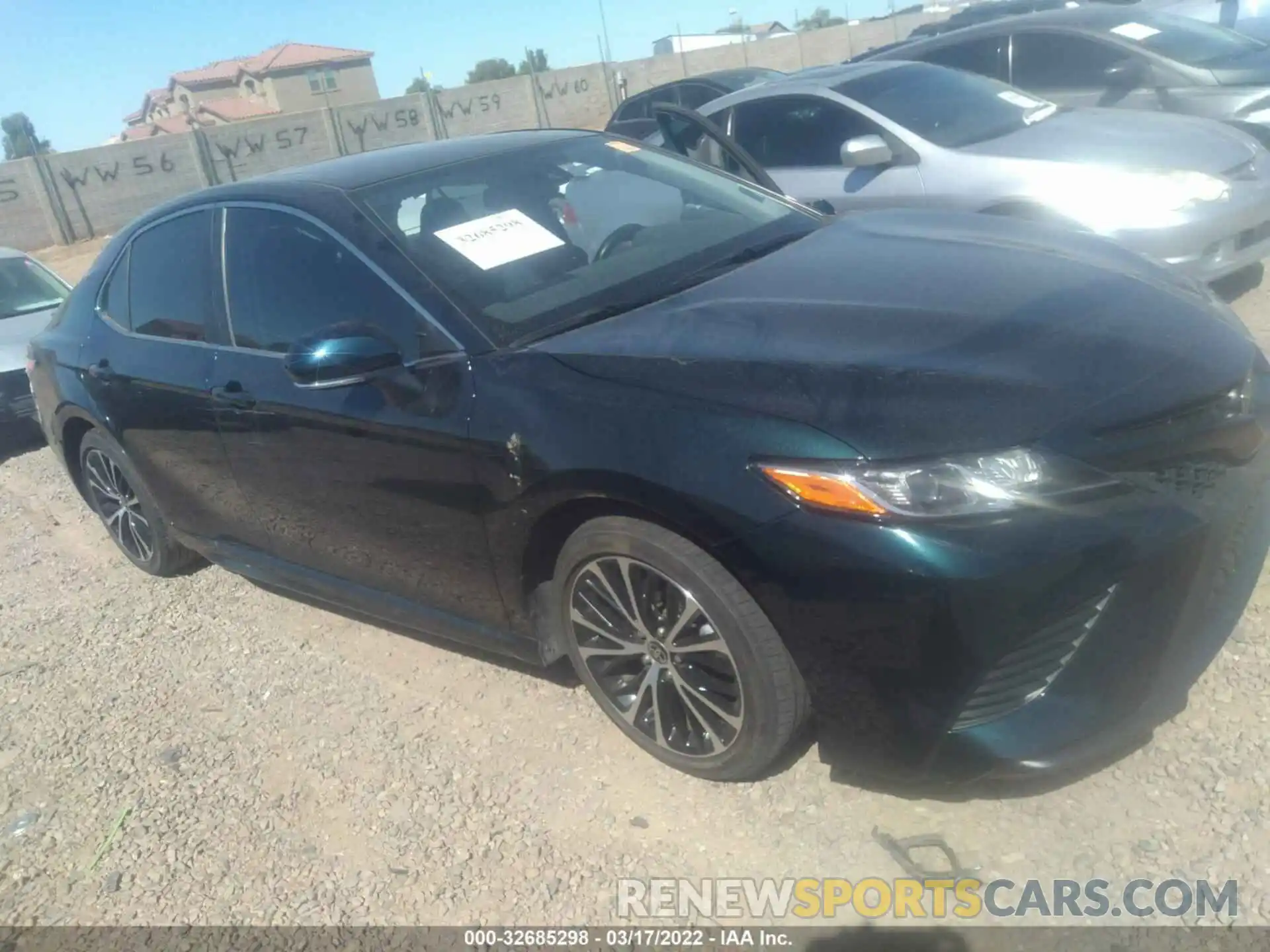 1 Photograph of a damaged car 4T1M11AK6LU395718 TOYOTA CAMRY 2020