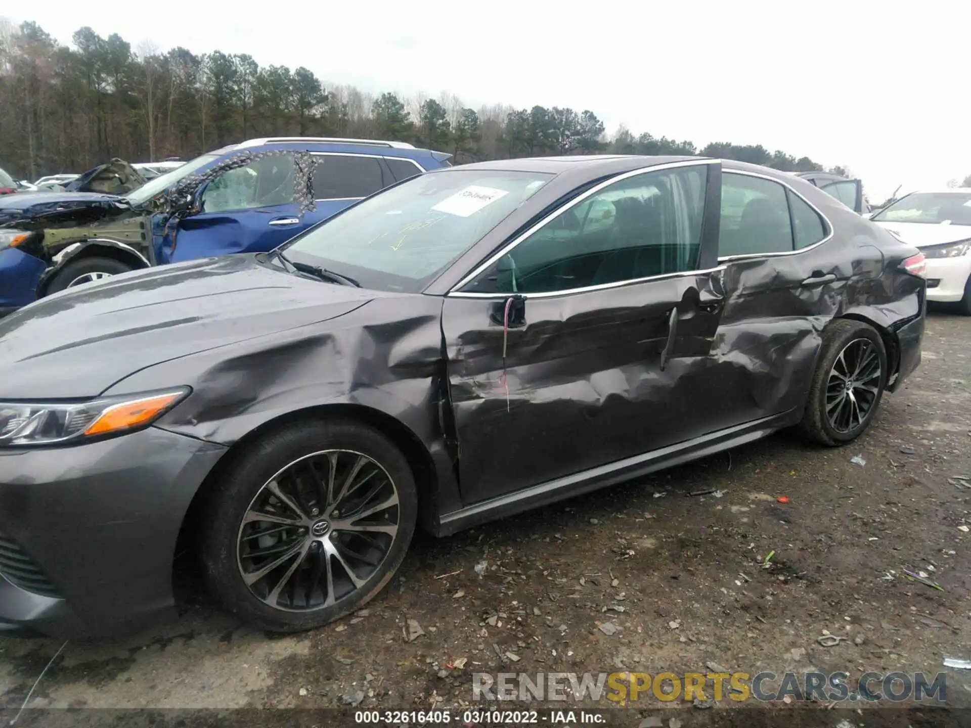 6 Photograph of a damaged car 4T1M11AK6LU877637 TOYOTA CAMRY 2020