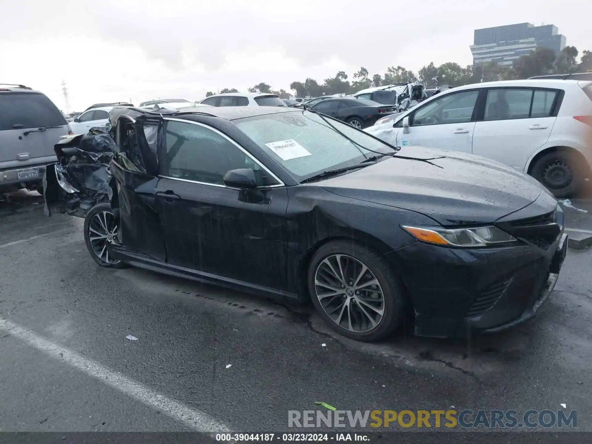 1 Photograph of a damaged car 4T1M11AK6LU948612 TOYOTA CAMRY 2020