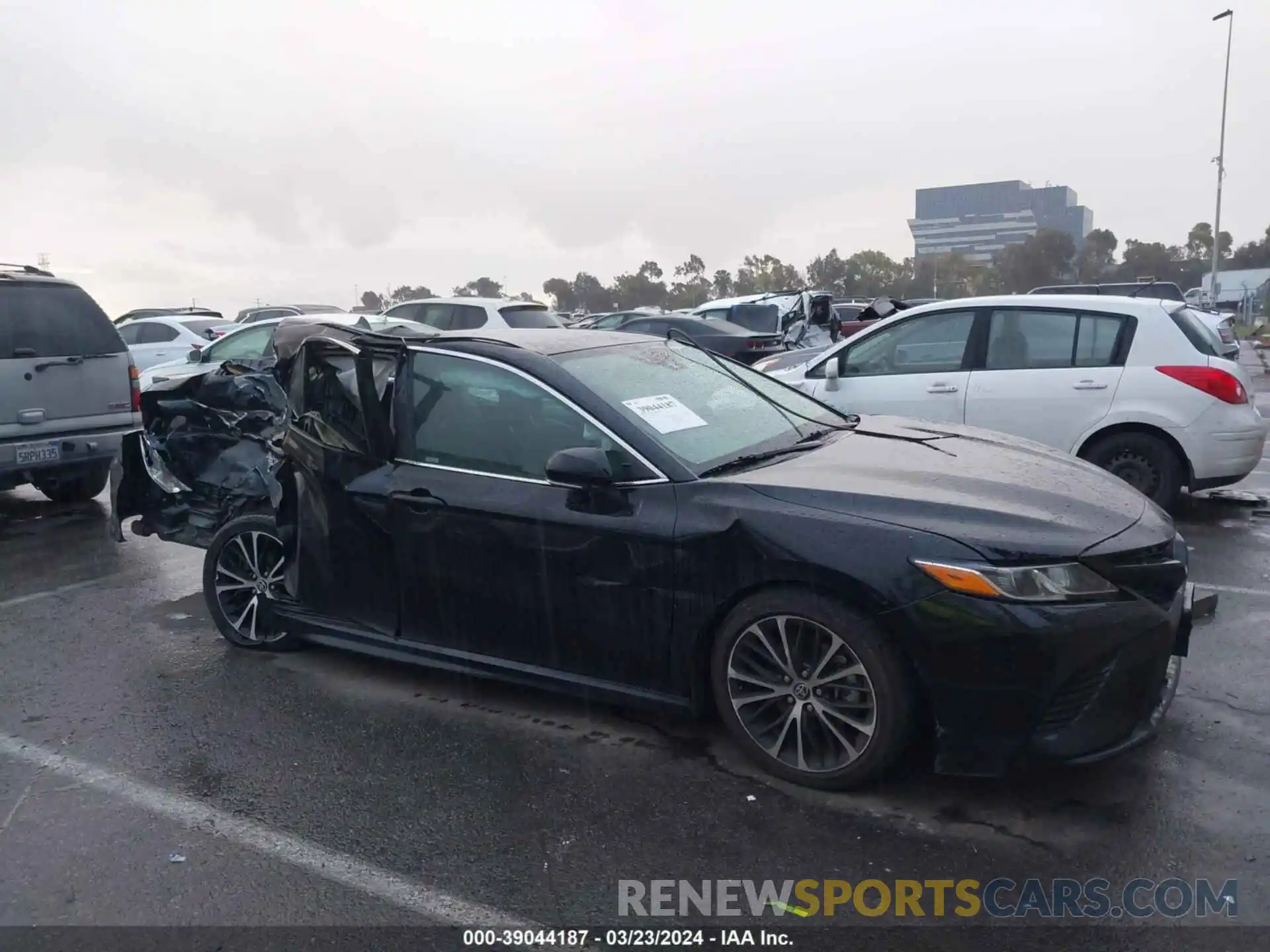 12 Photograph of a damaged car 4T1M11AK6LU948612 TOYOTA CAMRY 2020