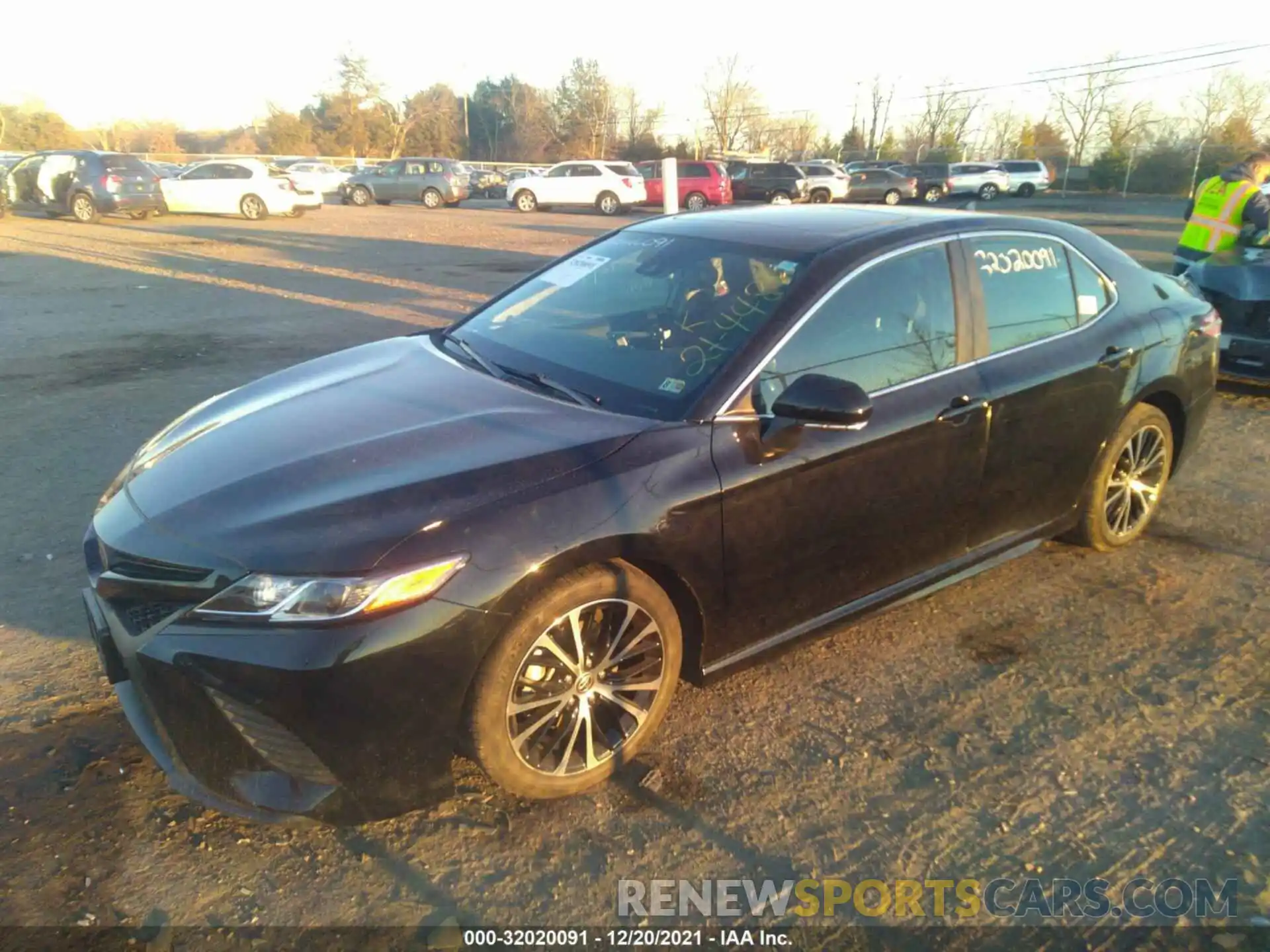 2 Photograph of a damaged car 4T1M11AK6LU980251 TOYOTA CAMRY 2020