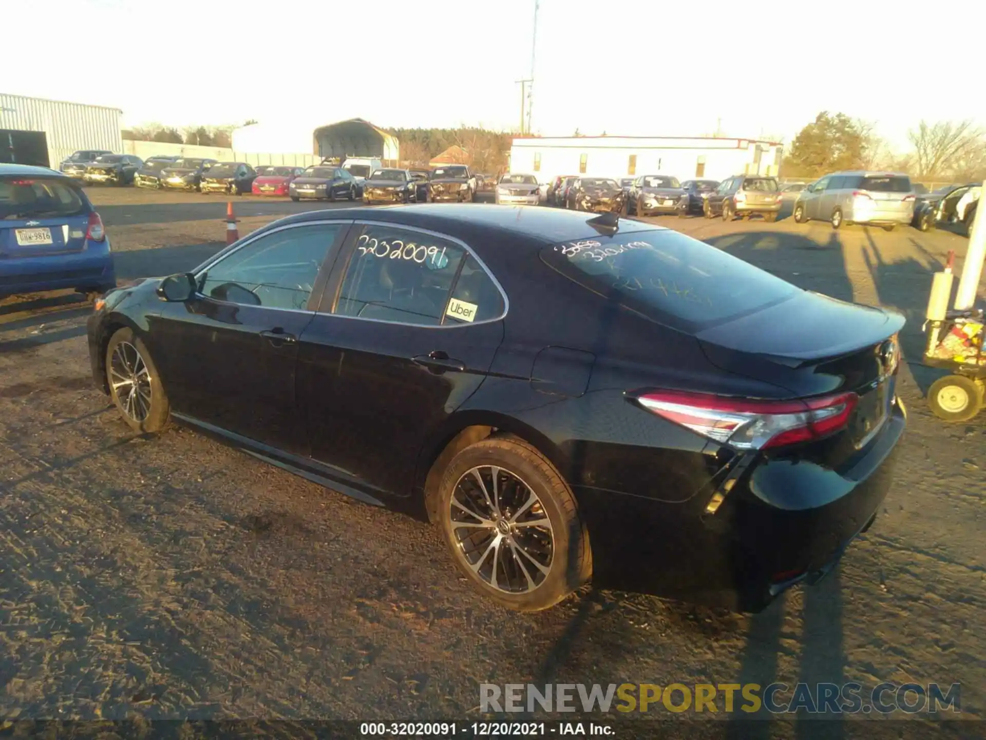 3 Photograph of a damaged car 4T1M11AK6LU980251 TOYOTA CAMRY 2020