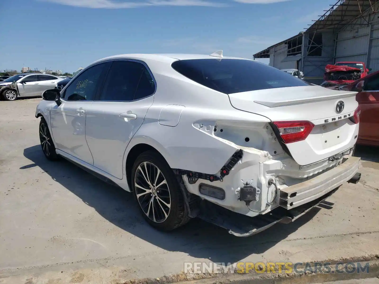 3 Photograph of a damaged car 4T1M11AK6LU985515 TOYOTA CAMRY 2020