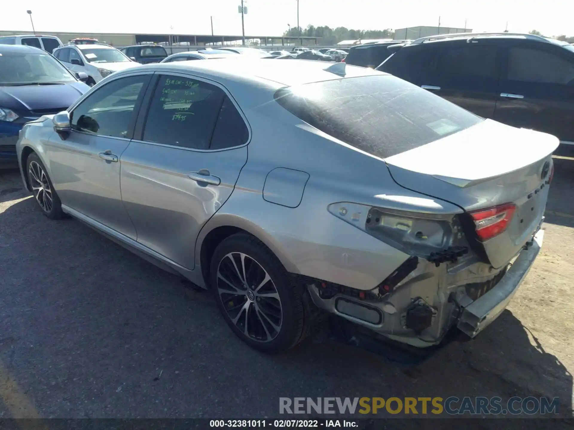 3 Photograph of a damaged car 4T1M11AK7LU322583 TOYOTA CAMRY 2020