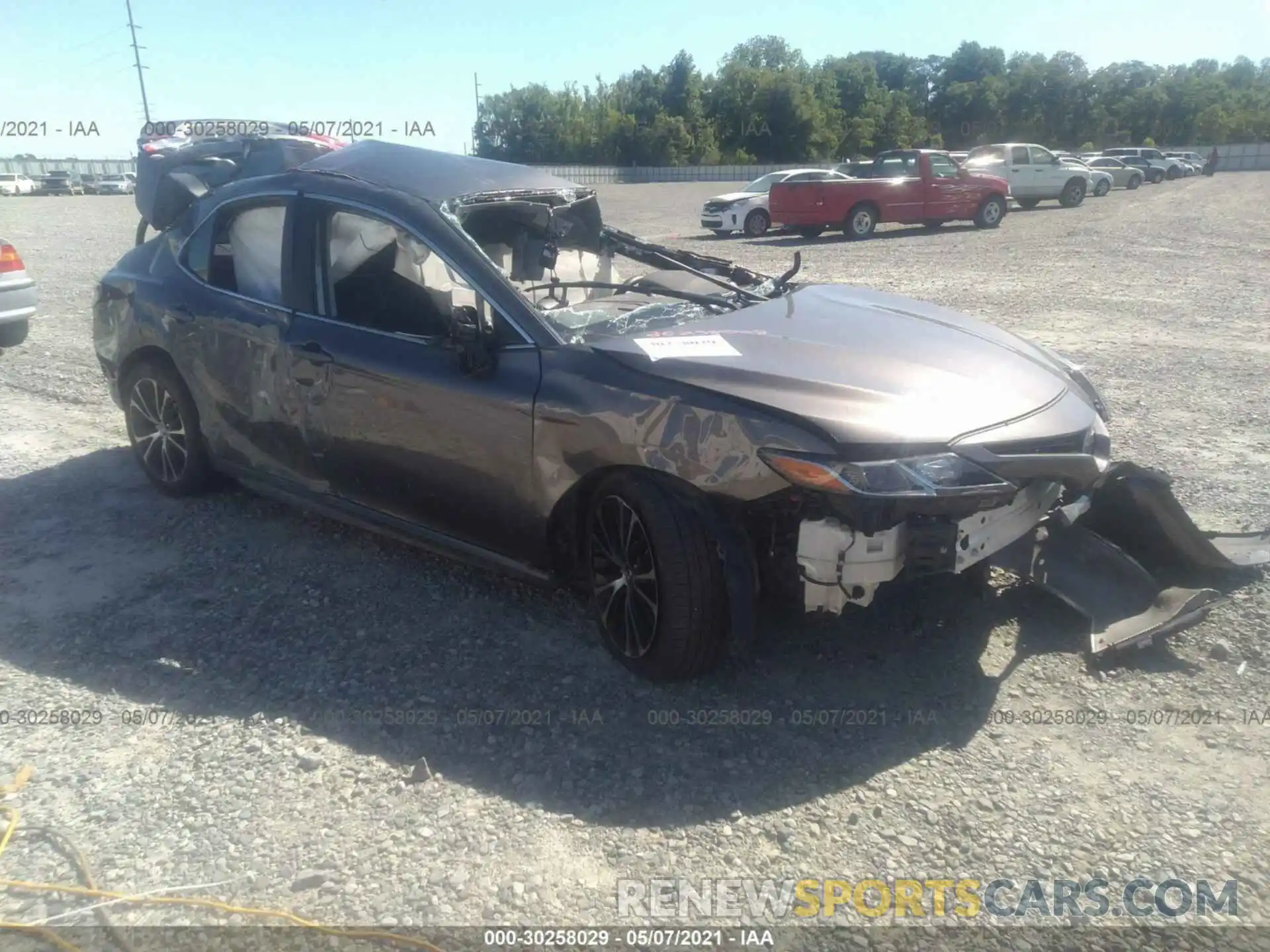 1 Photograph of a damaged car 4T1M11AK7LU323040 TOYOTA CAMRY 2020