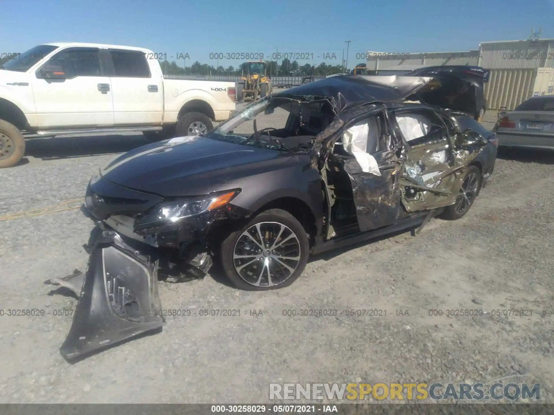 2 Photograph of a damaged car 4T1M11AK7LU323040 TOYOTA CAMRY 2020