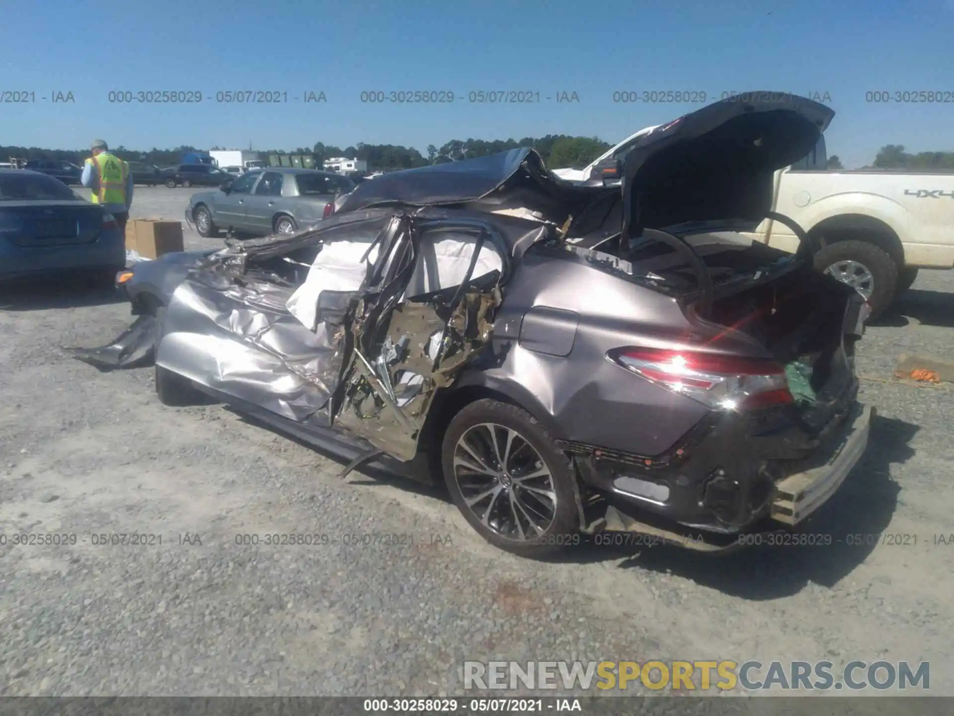 3 Photograph of a damaged car 4T1M11AK7LU323040 TOYOTA CAMRY 2020