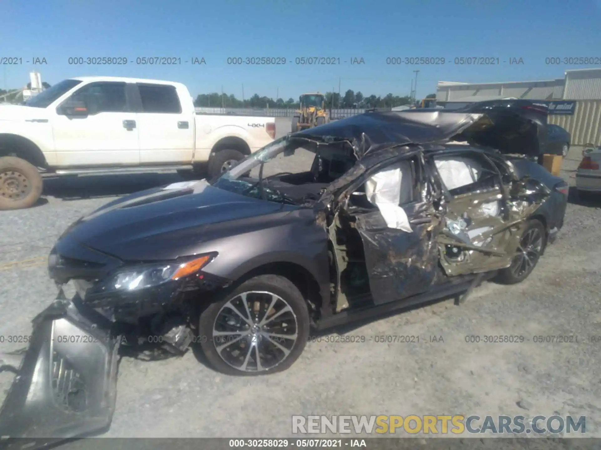 6 Photograph of a damaged car 4T1M11AK7LU323040 TOYOTA CAMRY 2020