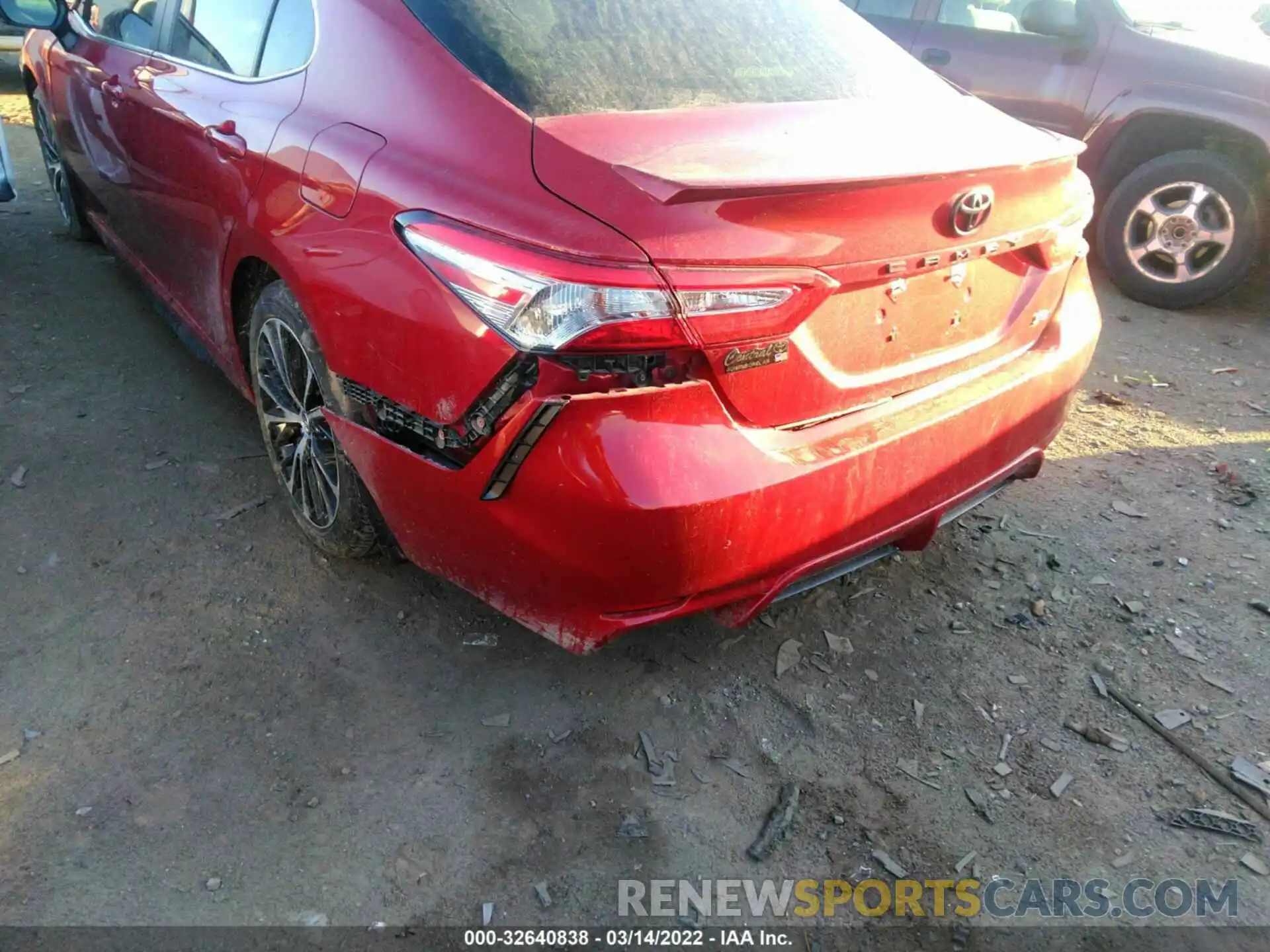 6 Photograph of a damaged car 4T1M11AK7LU330246 TOYOTA CAMRY 2020