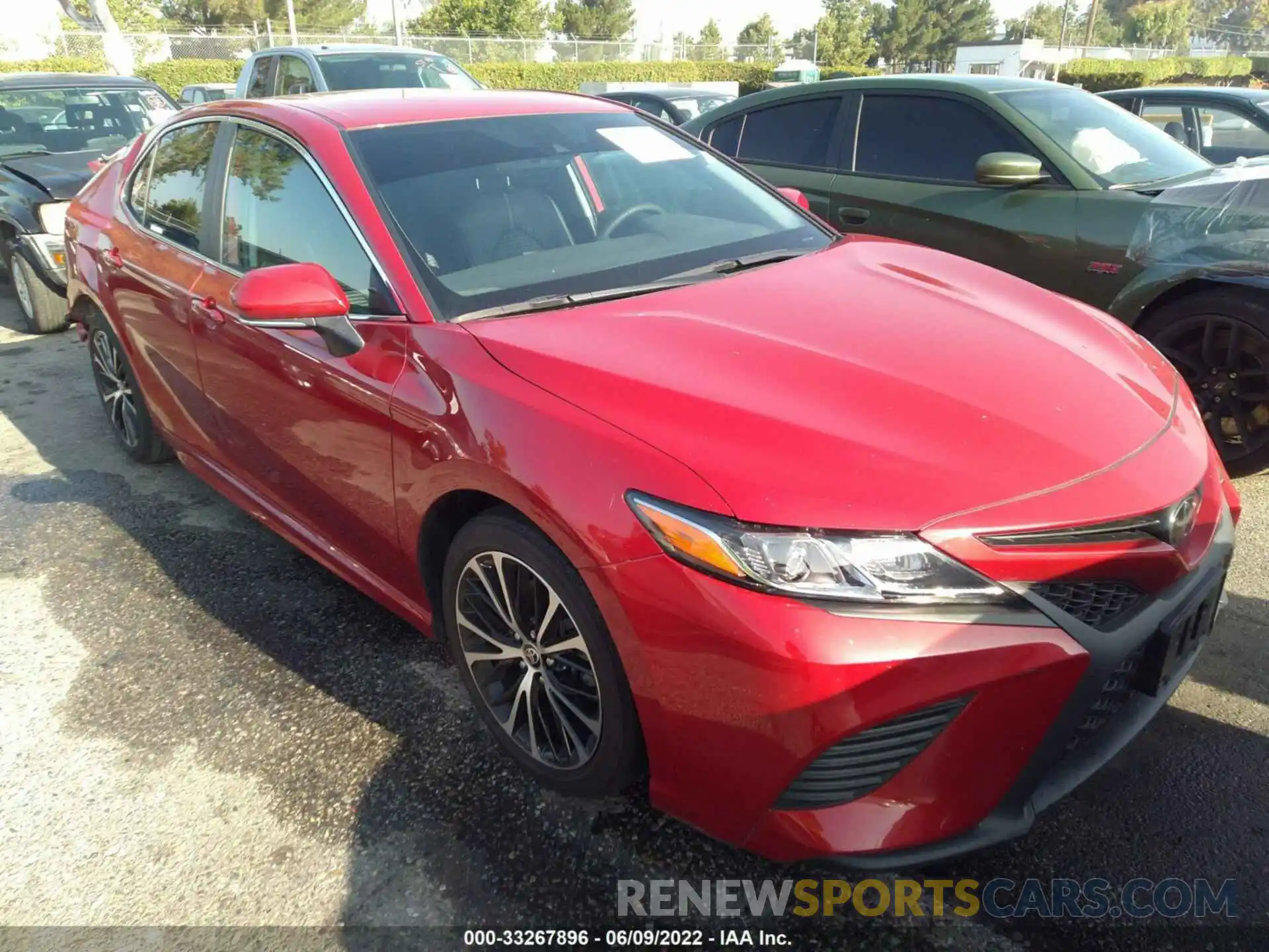 1 Photograph of a damaged car 4T1M11AK7LU381309 TOYOTA CAMRY 2020