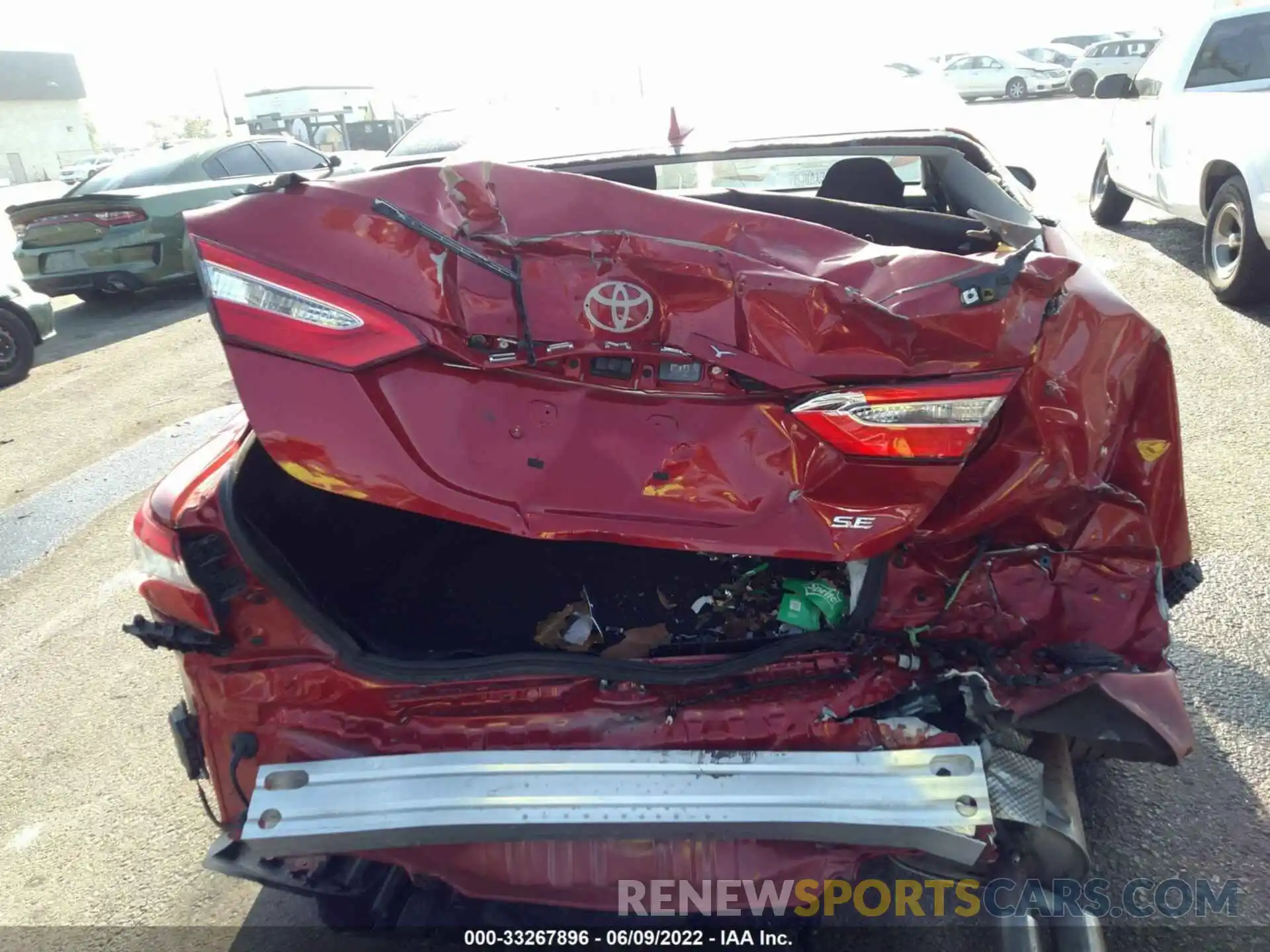 6 Photograph of a damaged car 4T1M11AK7LU381309 TOYOTA CAMRY 2020