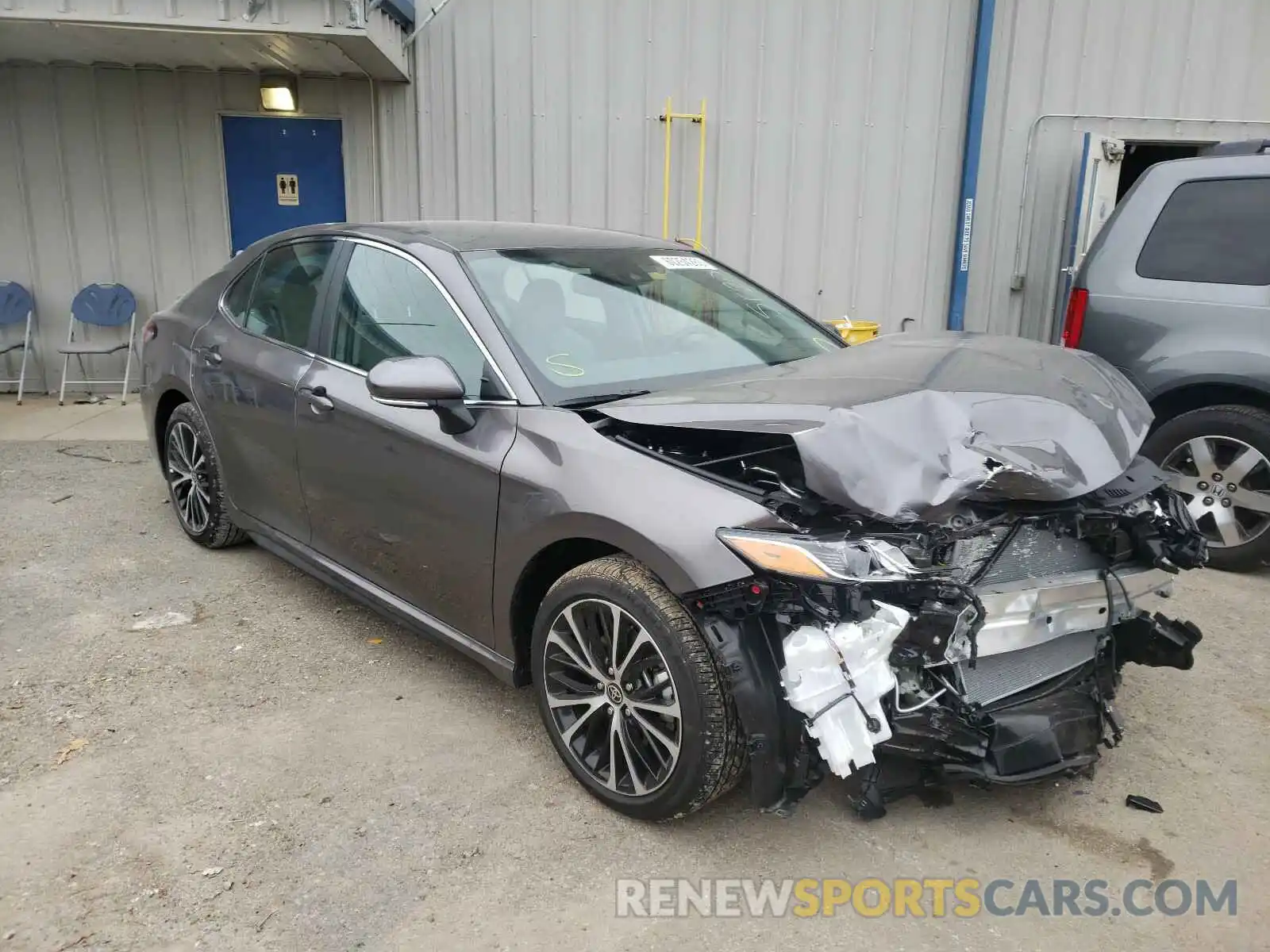 1 Photograph of a damaged car 4T1M11AK7LU387613 TOYOTA CAMRY 2020