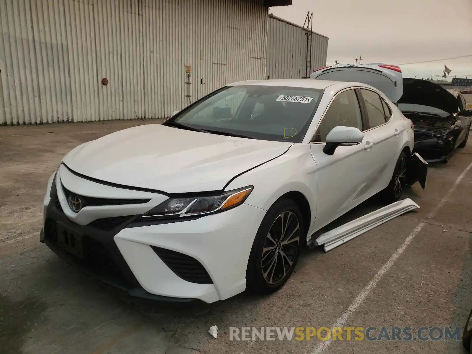 2 Photograph of a damaged car 4T1M11AK7LU505708 TOYOTA CAMRY 2020