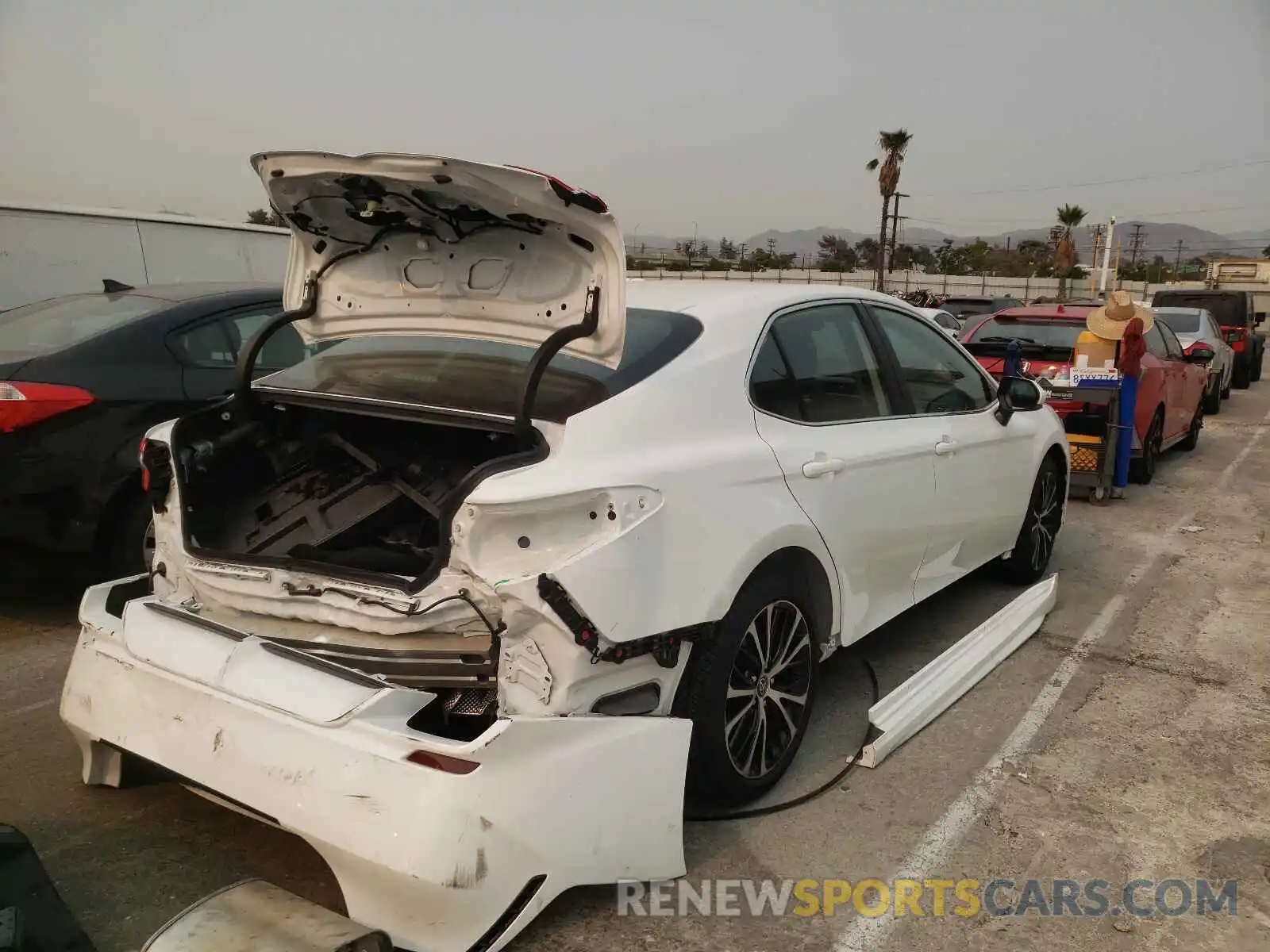 4 Photograph of a damaged car 4T1M11AK7LU505708 TOYOTA CAMRY 2020