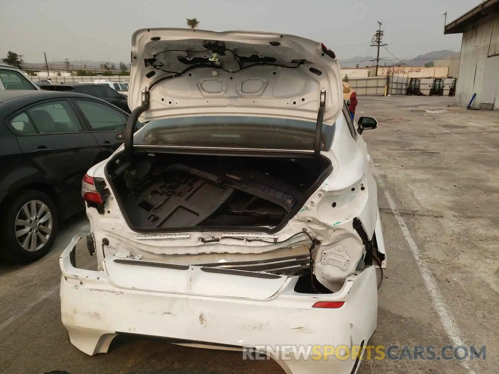 9 Photograph of a damaged car 4T1M11AK7LU505708 TOYOTA CAMRY 2020