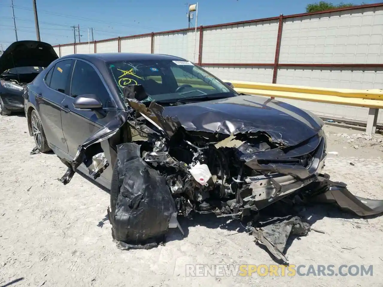 1 Photograph of a damaged car 4T1M11AK7LU860975 TOYOTA CAMRY 2020