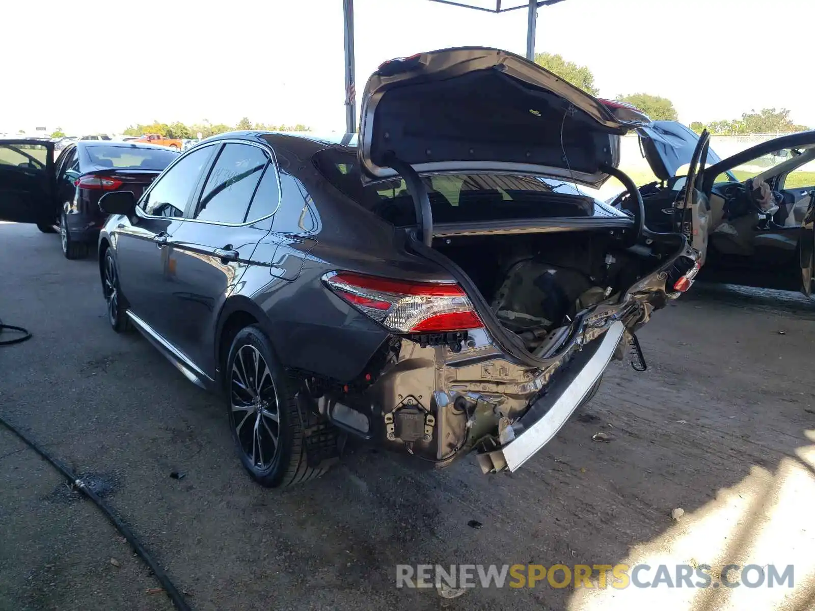 3 Photograph of a damaged car 4T1M11AK7LU870292 TOYOTA CAMRY 2020