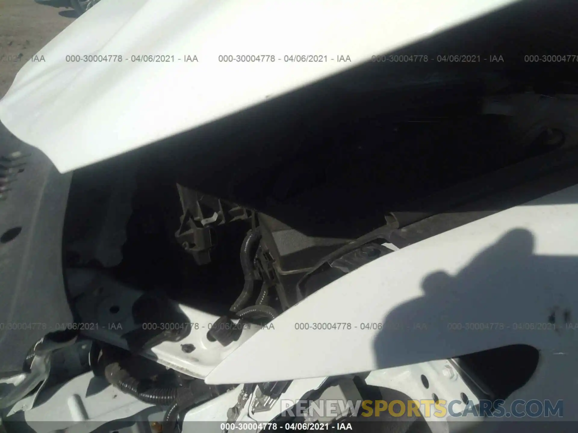 9 Photograph of a damaged car 4T1M11AK7LU911164 TOYOTA CAMRY 2020