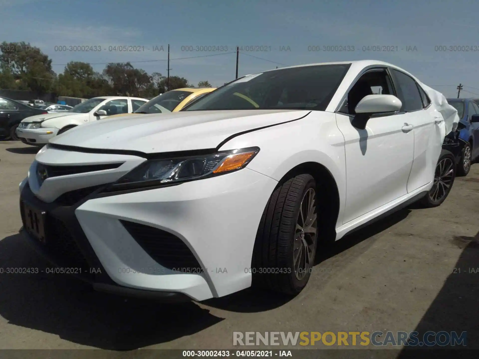 2 Photograph of a damaged car 4T1M11AK7LU915361 TOYOTA CAMRY 2020