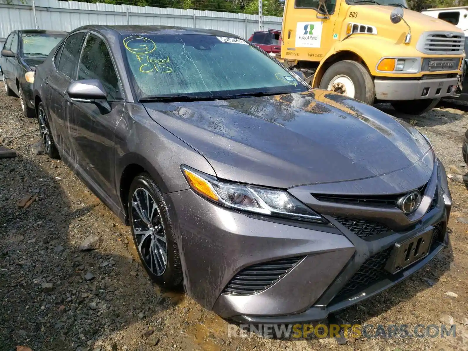 1 Photograph of a damaged car 4T1M11AK7LU943760 TOYOTA CAMRY 2020