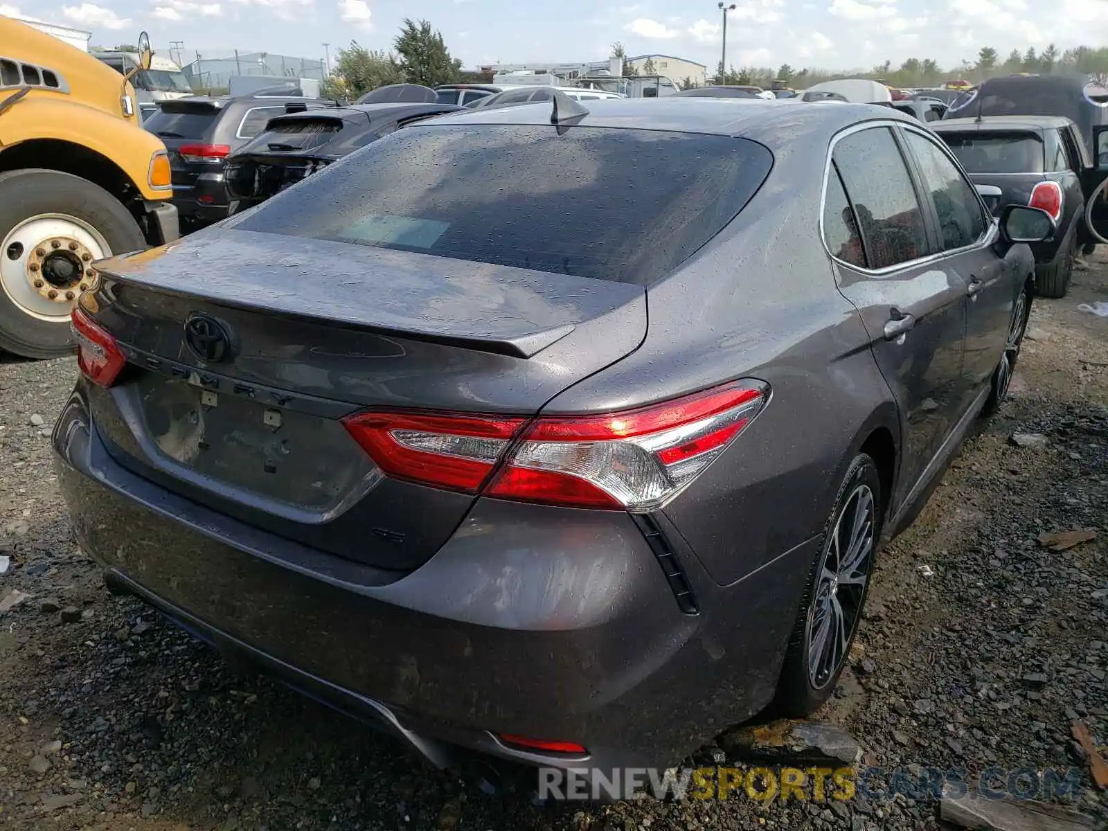 4 Photograph of a damaged car 4T1M11AK7LU943760 TOYOTA CAMRY 2020