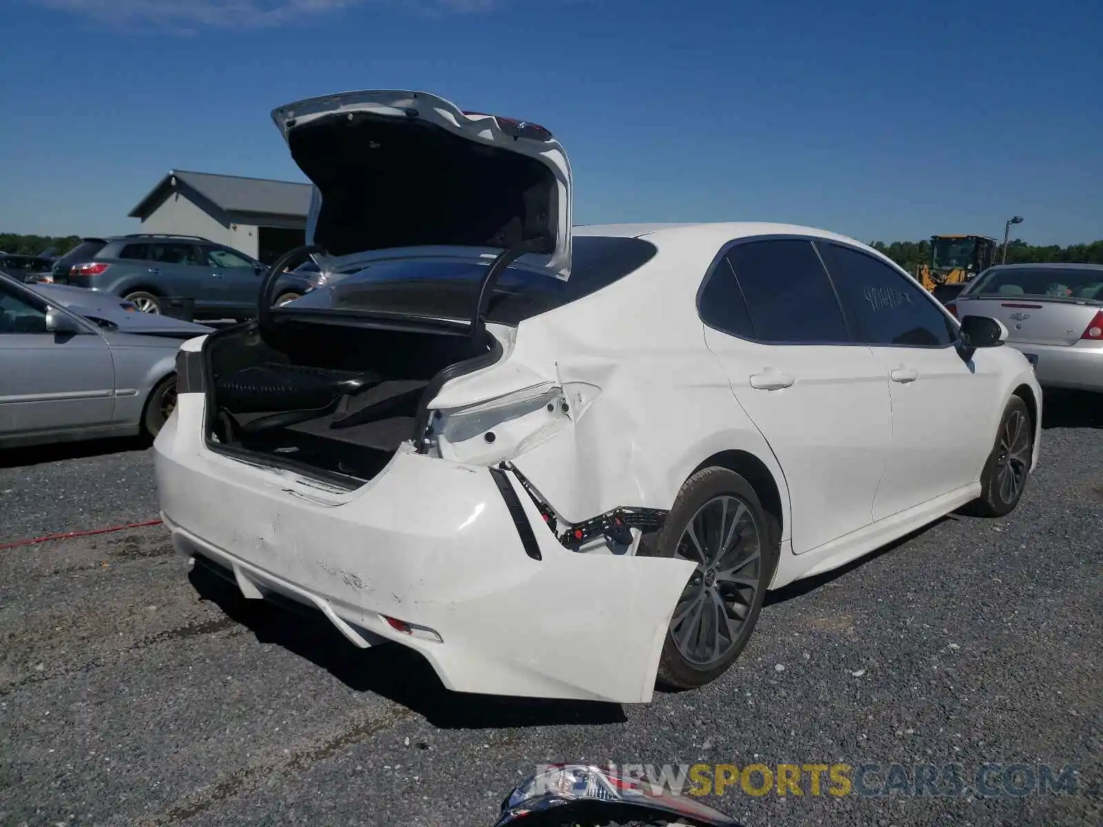 4 Photograph of a damaged car 4T1M11AK7LU998127 TOYOTA CAMRY 2020