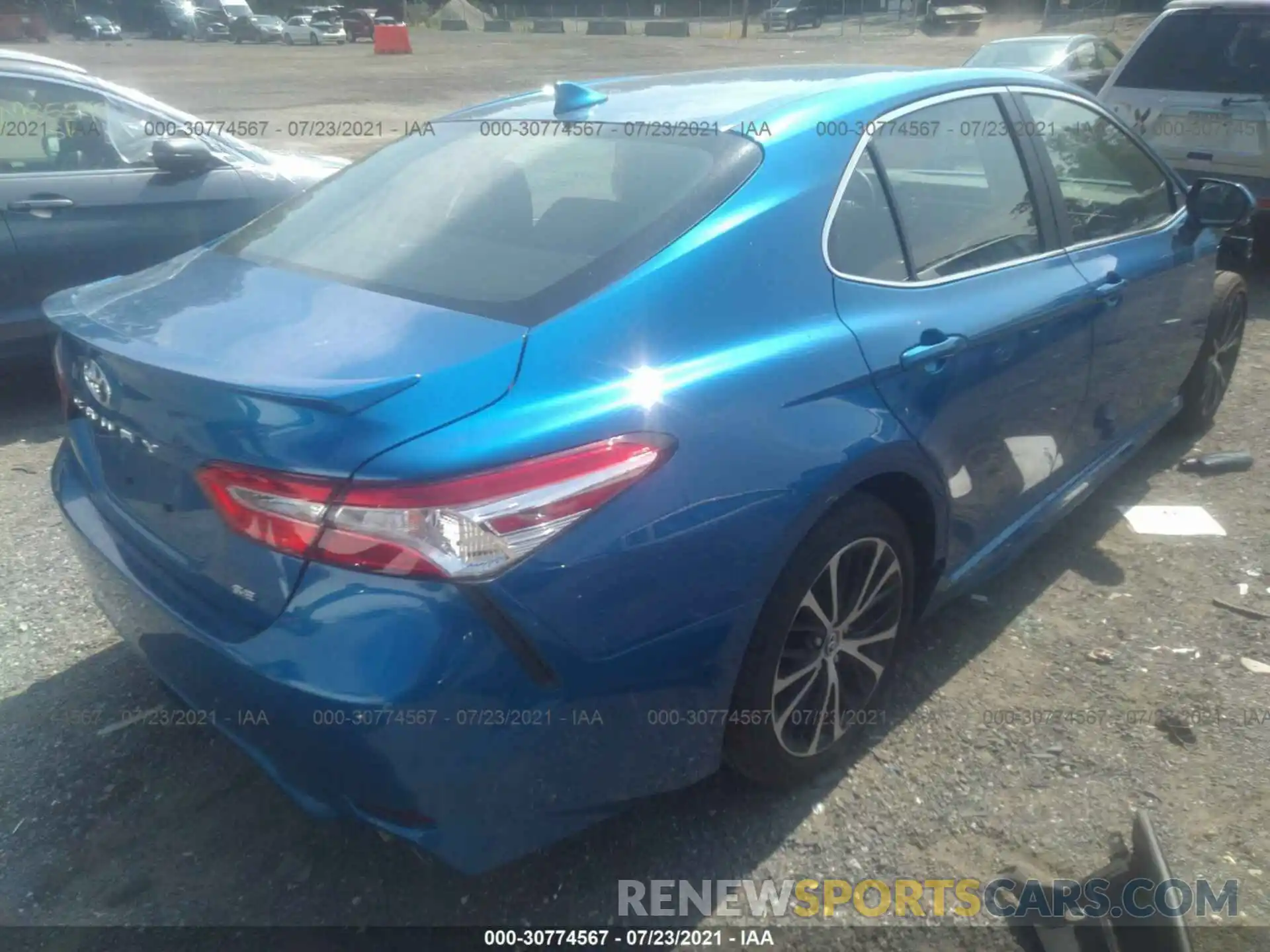 4 Photograph of a damaged car 4T1M11AK8LU301354 TOYOTA CAMRY 2020