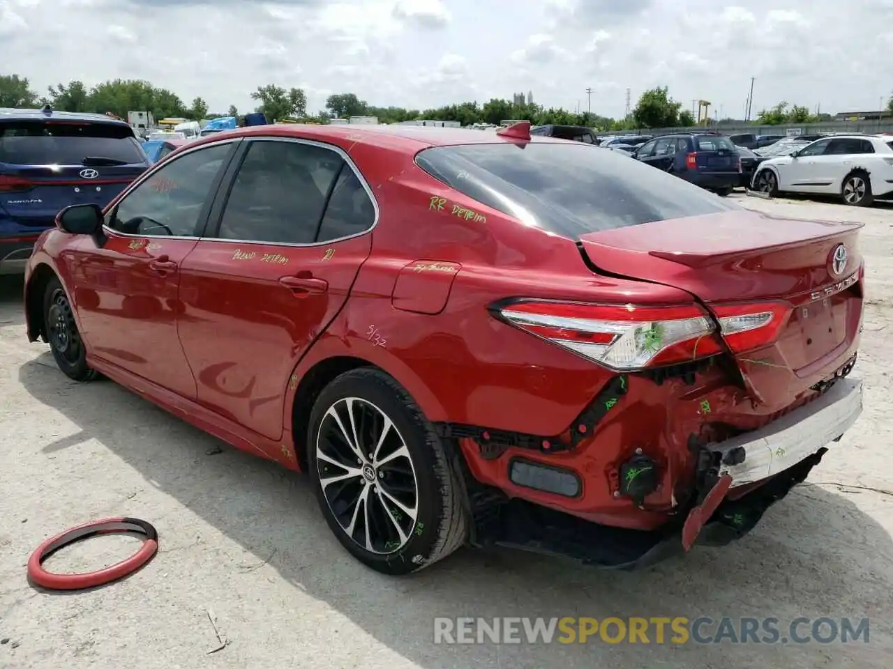 3 Photograph of a damaged car 4T1M11AK8LU318929 TOYOTA CAMRY 2020