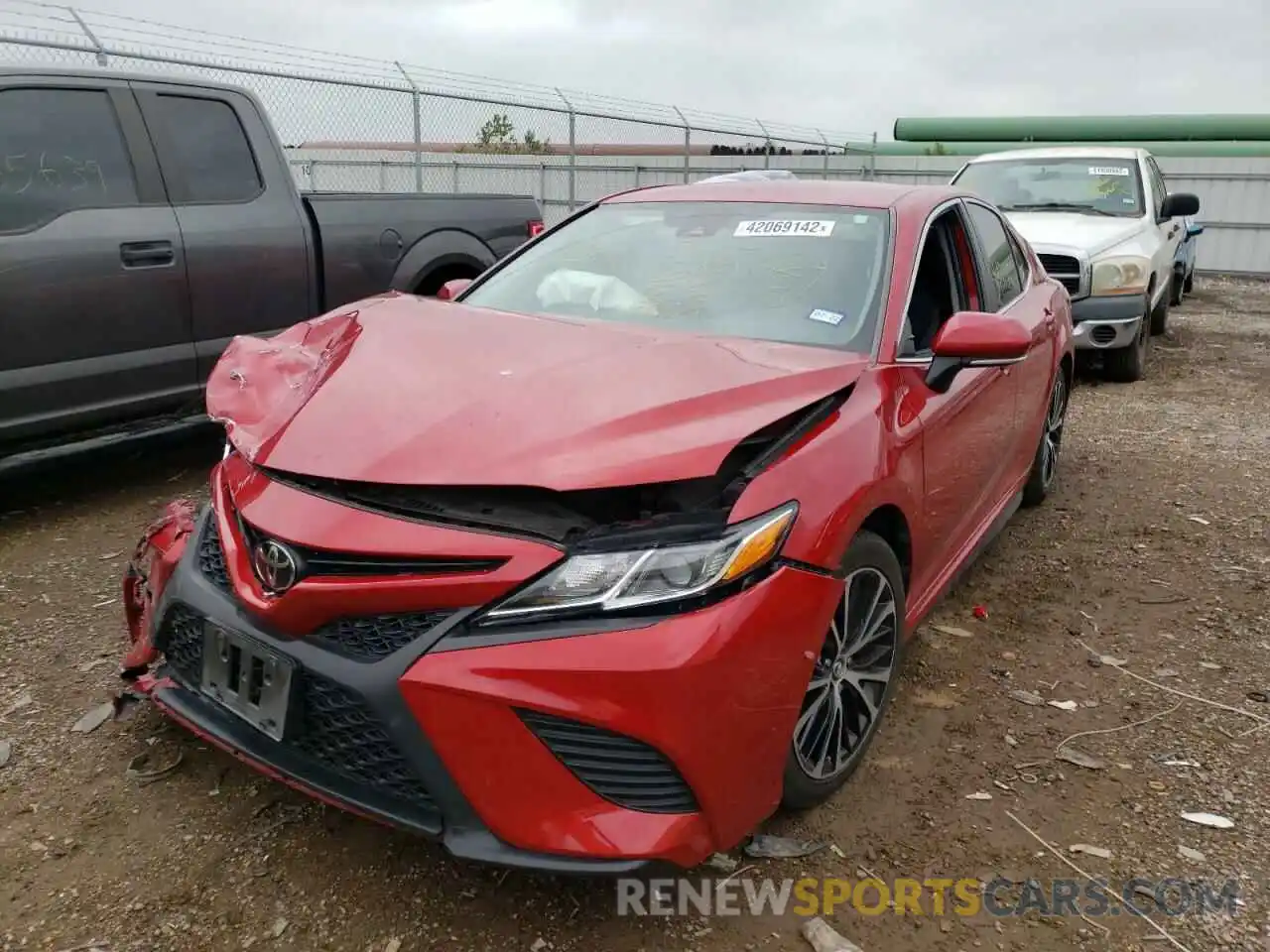 2 Photograph of a damaged car 4T1M11AK8LU320339 TOYOTA CAMRY 2020