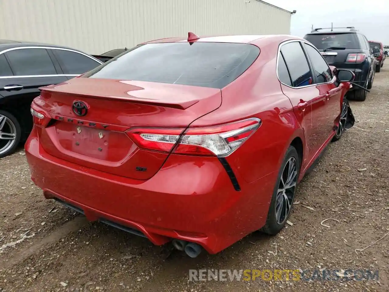 4 Photograph of a damaged car 4T1M11AK8LU320339 TOYOTA CAMRY 2020