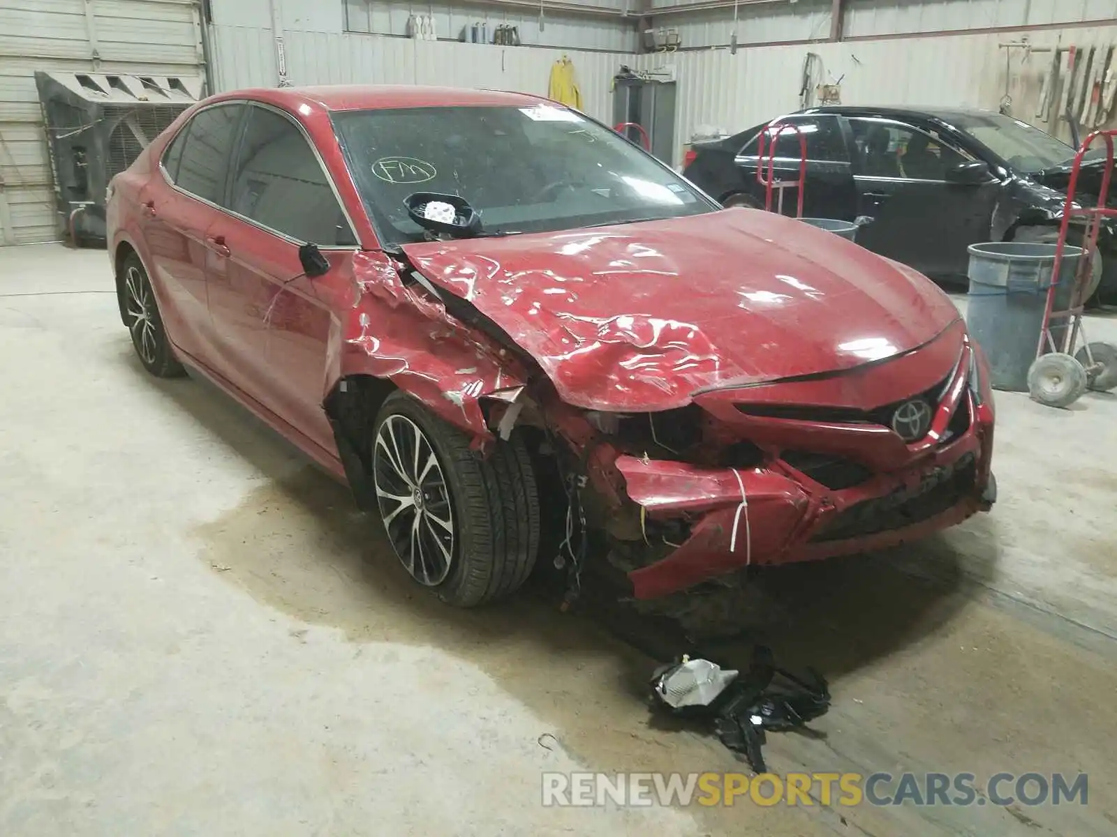 1 Photograph of a damaged car 4T1M11AK8LU323418 TOYOTA CAMRY 2020