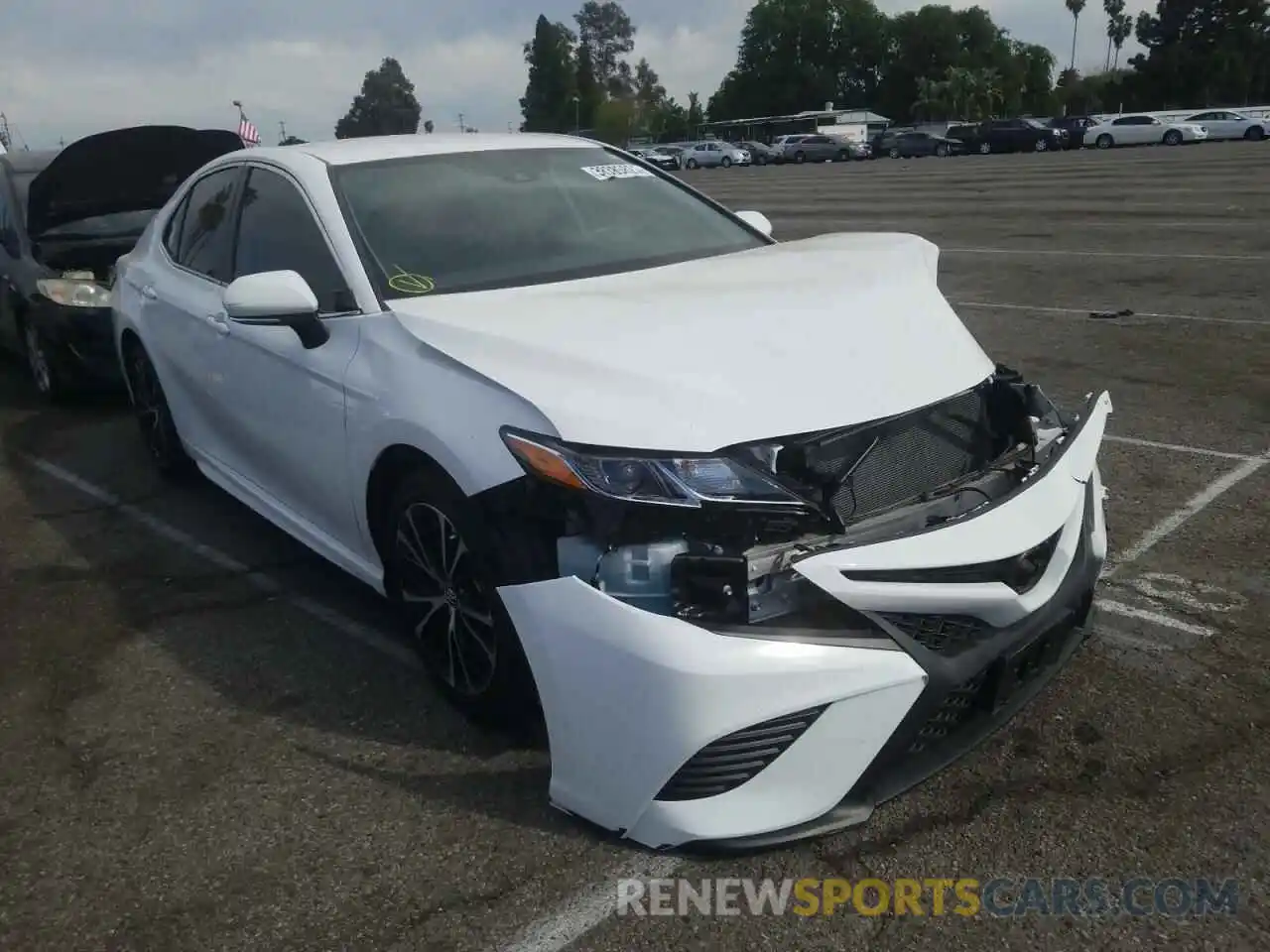 1 Photograph of a damaged car 4T1M11AK8LU350148 TOYOTA CAMRY 2020