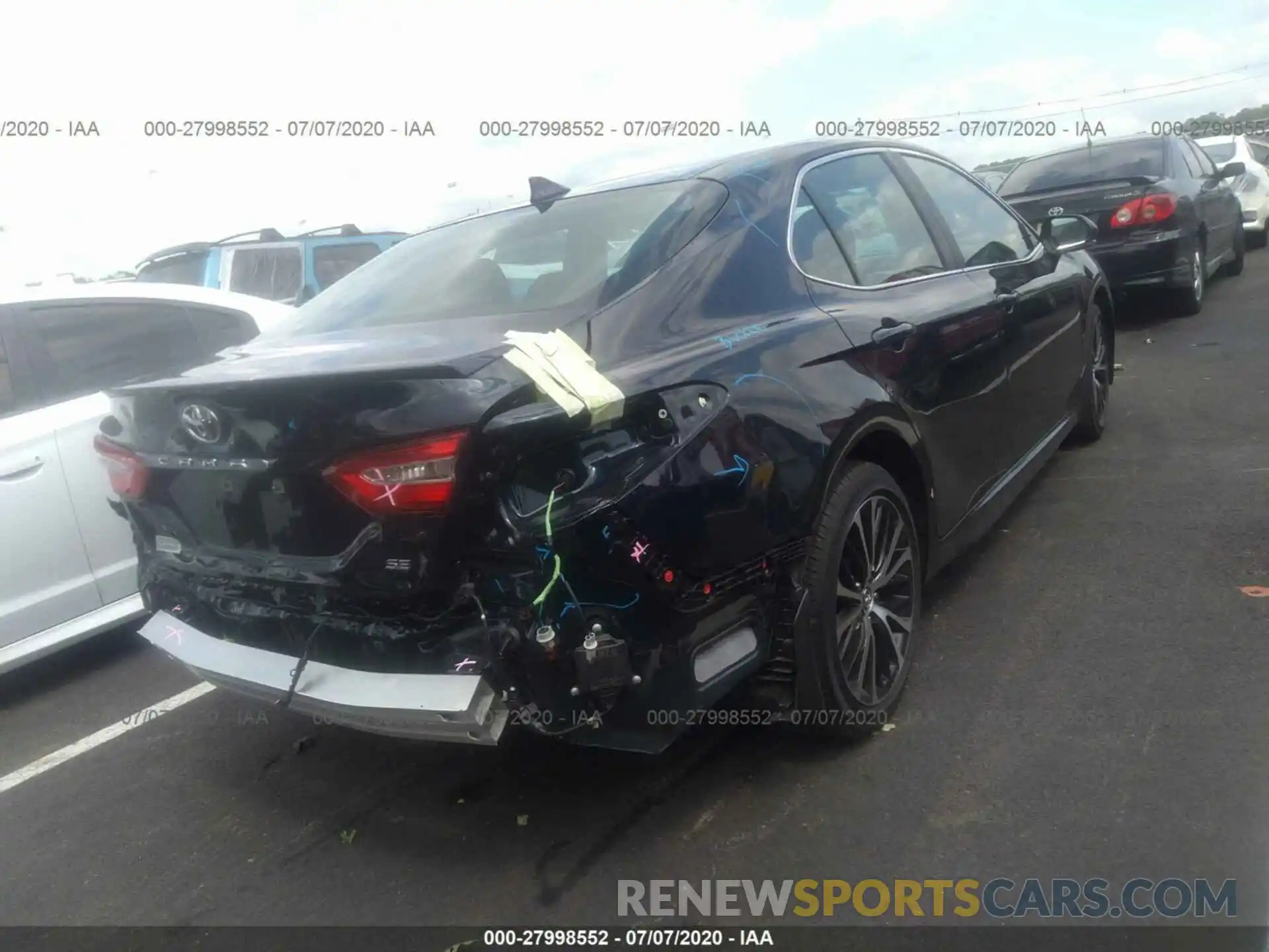 4 Photograph of a damaged car 4T1M11AK8LU350151 TOYOTA CAMRY 2020