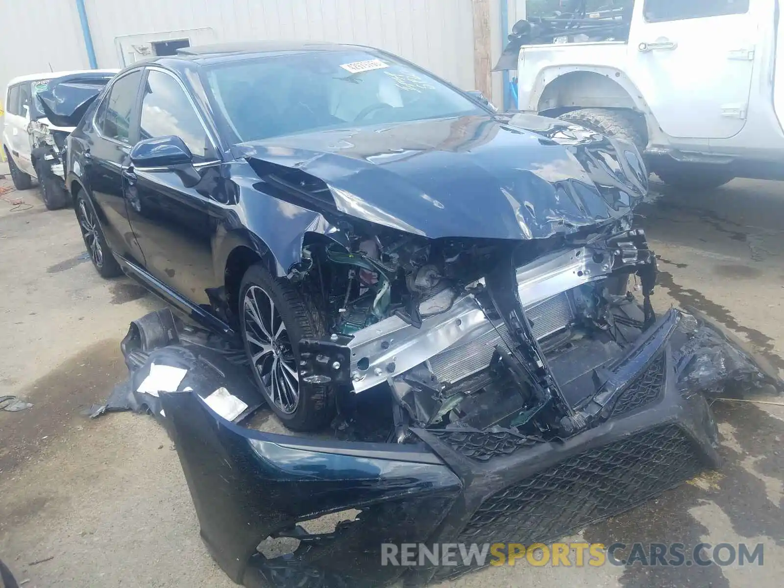 1 Photograph of a damaged car 4T1M11AK8LU365832 TOYOTA CAMRY 2020