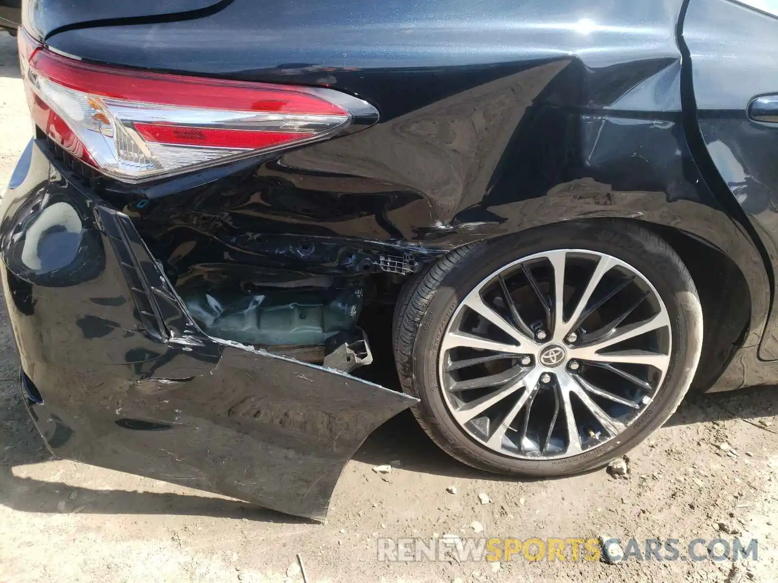 9 Photograph of a damaged car 4T1M11AK8LU384283 TOYOTA CAMRY 2020